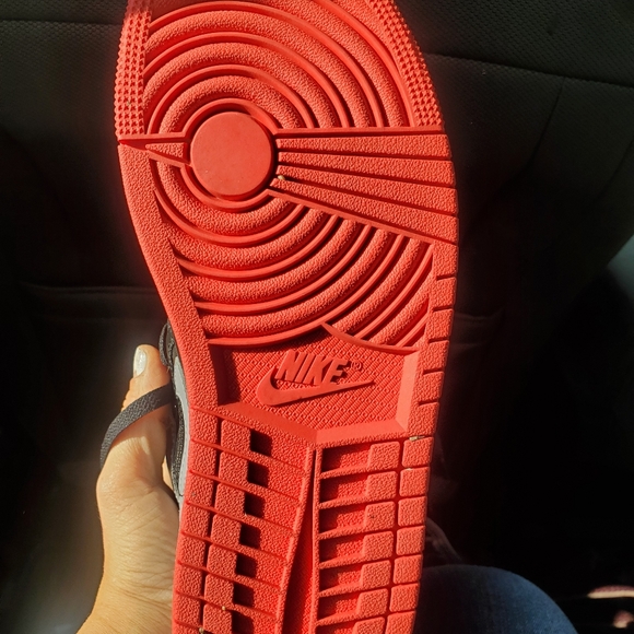 AIR JORDAN'S - Picture 4 of 5